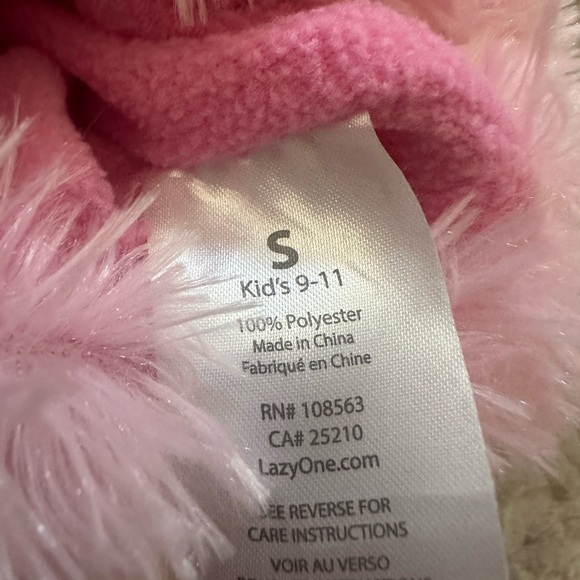 Kids pink fuzzy bear slippers, size 9-11 - Picture 7 of 7